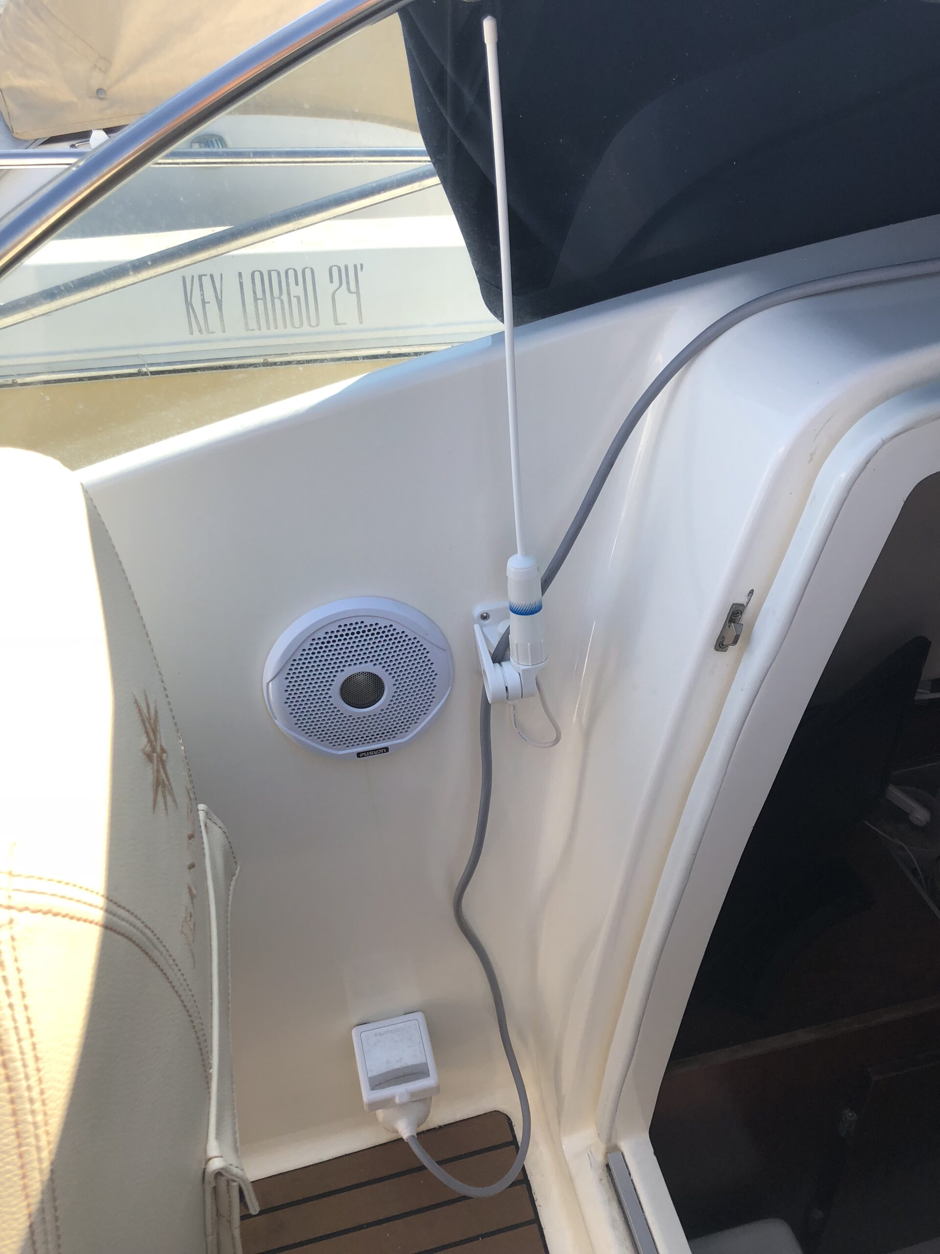 SONORISATION & PRISE 220V